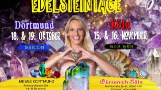 ✨ Besucht uns noch in diesem Jahr auf den Edelsteintagen! 💎
📍 Messe Dortmund: 18. + 19. Oktober
📍 Gürzenich Köln: 15. + 16. November
🌍 Taucht ein in die faszinierende Welt der Mineralien, Edelsteine und Kristalle! Internationale Aussteller präsentieren einzigartige Schätze – ein Erlebnis für die ganze Familie! 💫
👨👩👧👦 Kinder bis 14 Jahre haben in Begleitung eines Erwachsenen freien Eintritt!
Wir freuen uns auf euch! 🤩
#Edelsteintage #MesseDortmund #GürzenichKöln #Mineralienmesse #Edelsteine #Kristalle #Schmuckdesign #Steinesammler #Heilsteine #Familienevent #DortmundEvents #KölnEvents #Mineralienliebe #Steineliebe #Mineralienausstellung #HandgemachtMitLiebe