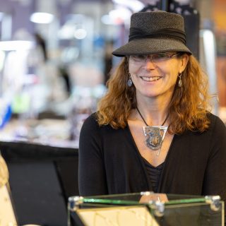 ✨ Noch mehr Glanz, noch mehr Vielfalt ✨
Die Edelsteintage Bremen funkeln weiter 💎

🌍 Aussteller aus aller Welt
💬 außergewöhnliche Edelsteine & Kristalle
💬 faszinierende Mineralien & Fossilien
💬 liebevoll gefertigter Schmuck

👀 Auf den Bildern:
weitere Aussteller, die ihr auf den Edelsteintagen trefft –
und ja… es kommen noch mehr ✨

📍 Messe Bremen
🗓 14. + 15. Februar

👉 Swipe, staune & freu dich auf das Original vor Ort
#Edelsteintage #EdelsteintageBremen #MesseBremen #Mineralienbörse #Edelsteine #Mineralien #Fossilien #Edelsteinenergie #Geodenknacken #Schleifvorführungen #Schmuck #Gemshow #BremenEvents #Kristalle #SchätzeDerErde