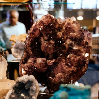 ✨ Impressionen zu den kommenden Edelsteintagen 💎
Faszinierende Mineralien, funkelnde Edelsteine und außergewöhnliche Schmuckstücke erwarten euch! Taucht ein in die Welt der Kristalle und entdeckt einzigartige Schätze aus aller Welt.

📍 25.+26.07.26 – Bodenseeforum Konstanz
📍 5.+6.09.26 – HCC Hannover

Wir freuen uns auf euren Besuch! ✨

#Edelsteintage #Mineralienbörse #Edelsteine #Kristalle #Schmuckliebe #Mineralien #Gemstones #CrystalLove #Handgemacht #Schmuckdesign #Edelsteinliebe #Konstanz #Hannover #Bodenseeforum #HccHannover #Mineralienesse #Kristallenergie #Heilsteine #Schmuckstücke #Glitzerliebe #Edelsteinmesse #BeautifulStones