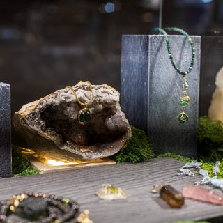 ✨ Hier noch ein paar Impressionen von den Edelsteintagen Konstanz am 25. & 26. Juli 2026! 💎✨

Zwei wunderschöne Tage voller funkelnder Edelsteine, besonderer Schmuckstücke und toller Begegnungen liegen hinter uns. 💍💫

Ein ganz besonderer Dank geht auch an unseren Fotografen Arthur, der die schönsten Momente der Veranstaltung mit seiner Kamera festgehalten hat. 📸❤️ Vielen Dank für die tollen Bilder!

Wir freuen uns schon auf das nächste Mal, wenn wir uns am 24.+25. Juli 2027 alle wiedersehen! 🥰💎

#EdelsteintageKonstanz #Edelsteine #Konstanz #EdelsteineUndSchmuck #Mineralien #Fossilien #Opale #Heilsteine #Schmuckliebe #Mineralien #Kristalle #Gemstones #Jewelry #Messe #Veranstaltung #Impressionen #Dankeschön #Fotografie #Edelsteinliebe #FunkelndeMomente #CrystalEvents💎✨📸